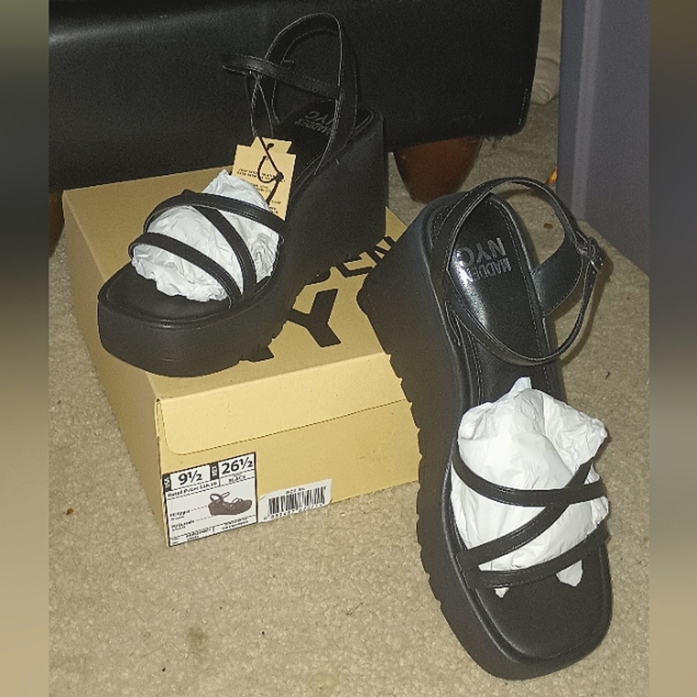 UNWORN Madden NYC 9 1/2 QTR Strap Wedge